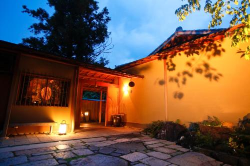 a house with a stone walkway in front of it at Ginsuisou Choraku in Kobe