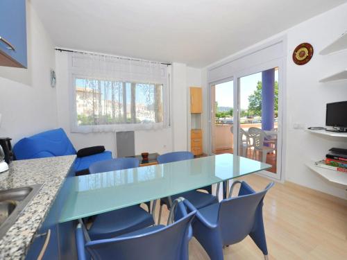 Apartment in Roses with large terrace