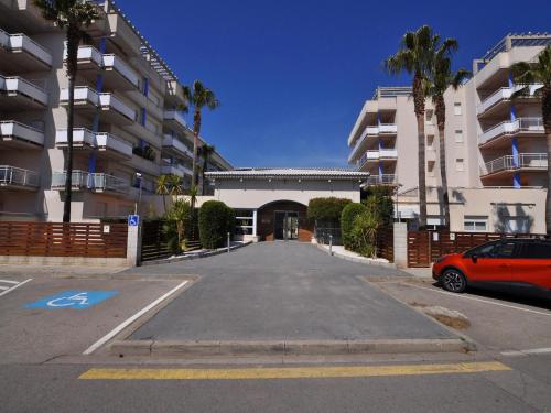 Apartment in Roses with large terrace