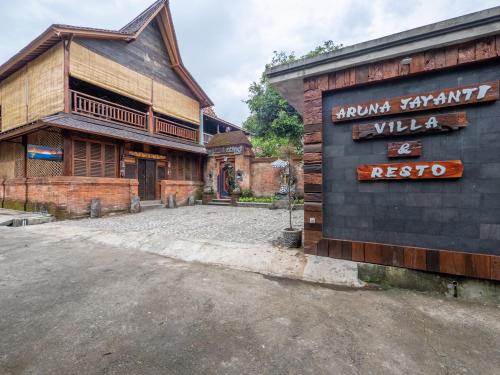 a building with a sign on the side of it at Aruna Jayanti Villa in Tejakula