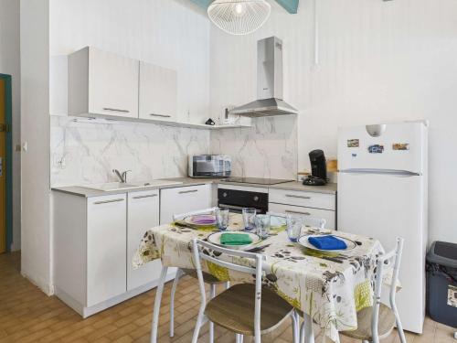 Studio Cabine Lumineux pour 4 au Grau d'Agde avec Vue Piscine et Parking - FR-1-423-323
