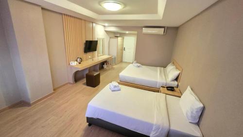 Ένα ή περισσότερα κρεβάτια σε δωμάτιο στο Grand Tara Garden Thai Hotel