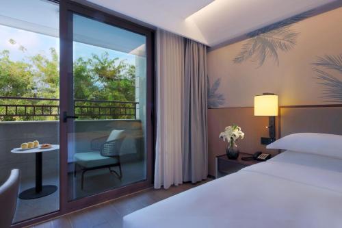 Sanya Han's Grace Hotelにあるベッド