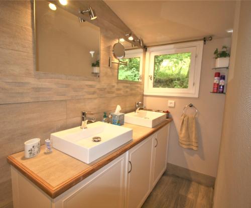 Photo de la galerie de l'établissement River Cottage, à Loze