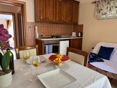Gambar di galeri bagi Jovan Apartment with private beach and parking di Kamenarovići
