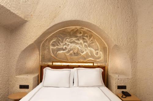 Letto o letti in una camera di Zafora Cave Suites Hotel Cappadocia