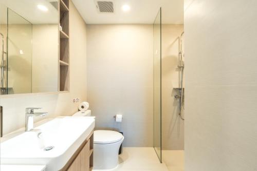 Ένα μπάνιο στο Laguna Skypark Residences
