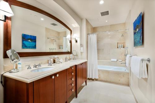 Koupelna v ubytování Ocean Views At The Exquisite Sea Breeze J405 Wailea Beach Villas