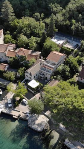 Gambar di galeri bagi Jovan Apartment with private beach and parking di Kamenarovići