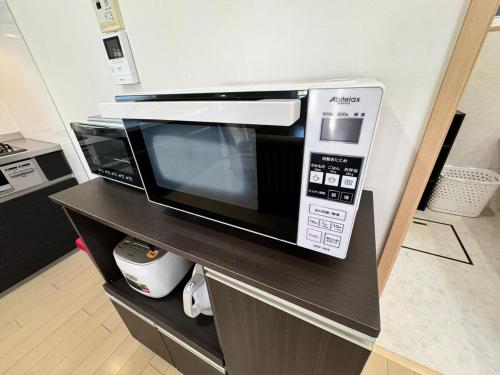 a microwave oven sitting on top of a shelf at 白浜温泉付き貸別荘b-72 in Shirahama