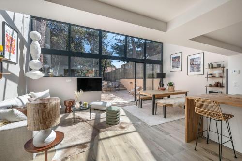 Superbe maison pour 8 - 500m de la plage - Jardin