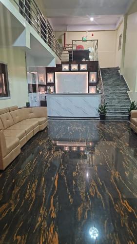a living room with a couch and a marble floor at kangaroo hotel in Bumlitan