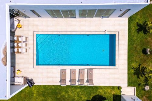 Бассейн в Modern 4 Bedroom Pool Villa KH-A6 или поблизости