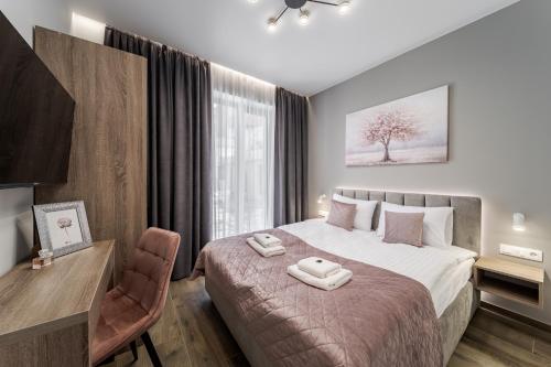 En eller flere senge i et værelse på DeMar Apart Lilac