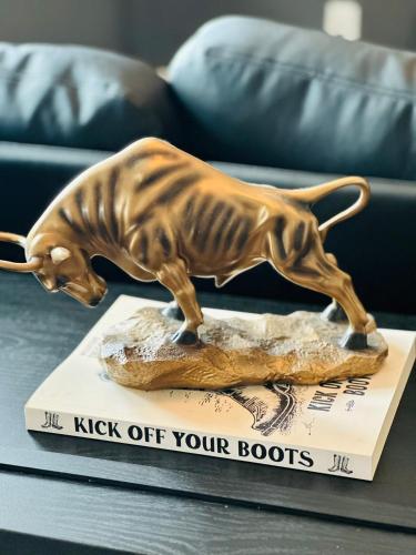 a wooden statue of a tiger on a book on a table at 1 Bed1 Bath Condo Wkitchenlr-sleeps Up To 4pp in Russell