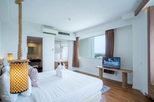 a hotel room with a bed and a television at Thong Tarin Hotel in Surin