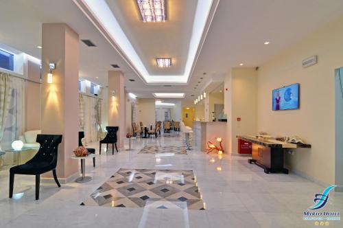 TV a/nebo společenská místnost v ubytování Myrto Hotel