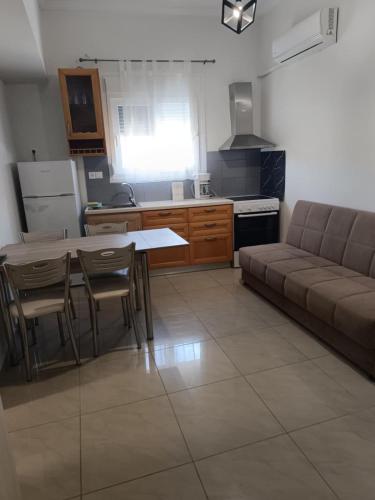 Kamenos Pyrgos Apartments 1