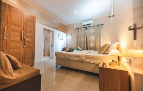 Postel nebo postele na pokoji v ubytování Beachfront Villa Klondike - Private 3-bedrooms