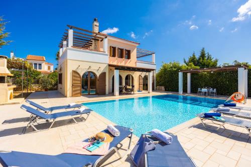 Kolam renang di atau dekat dengan Villa Nikolas Large Private Pool AC WiFi
