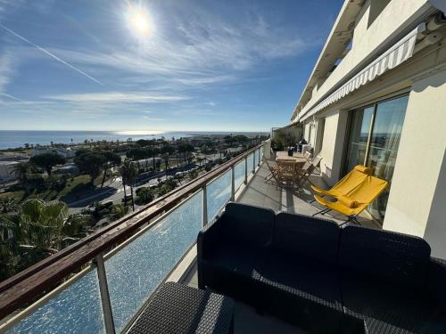 NICE, Exceptional Sea View, Top Floor, Parking