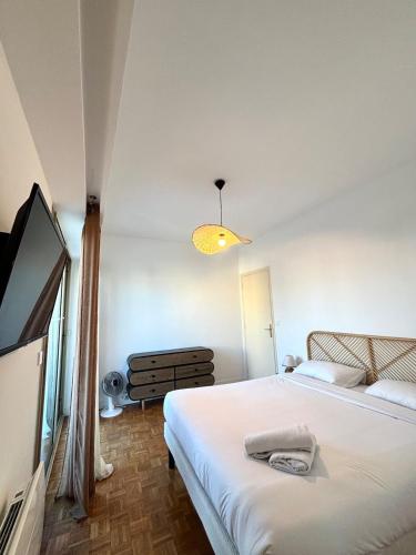 NICE, Exceptional Sea View, Top Floor, Parking
