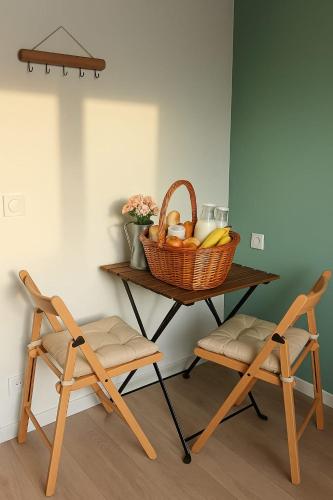 Chambre privée 350 m de la mer et proche et gr34 avec coin repas et micro onde