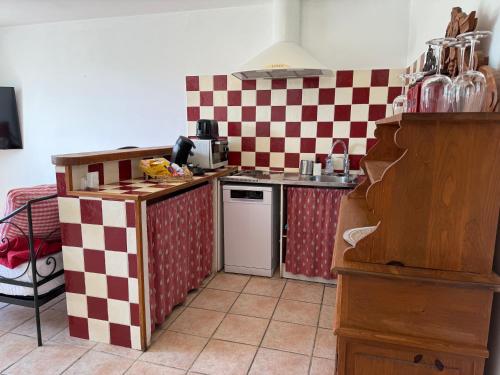 Photo de la galerie de l'établissement Seasonal rental in the heart of the Alpilles, à Fontvieille