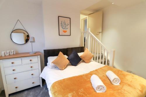 a bedroom with a bed and a dresser with a mirror at Hawley Apartment - City Centre - Free Parking, Self-Check-In, Fast Wifi and Smart TV by Yoko Property in Sheffield