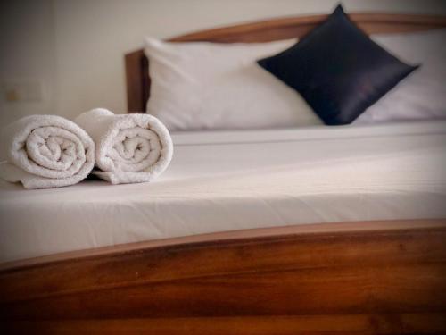 a bed with two towels on top of it at GK Mount Villa Kandy in Kandy