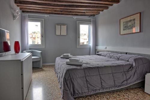 A bed or beds in a room at Da Bruno Homes