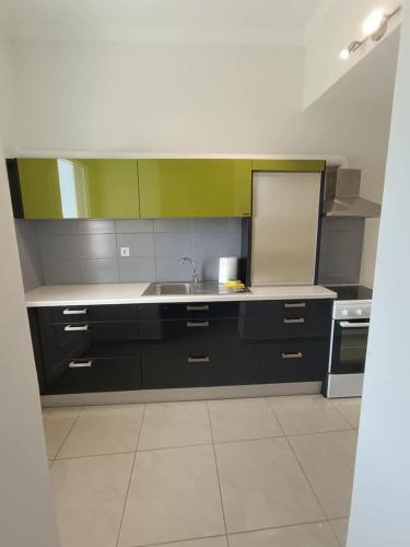 Kamenos Pyrgos Apartments 3