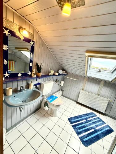 a bathroom with a sink and a toilet and a mirror at Charmante Ferienwohnung Ziegler mit Garten in Villmar
