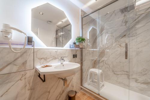 Luxury Vatican Rooms - next to the Vatican Museum photo 13