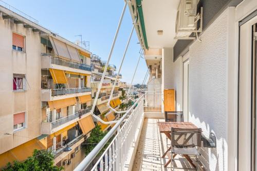 Spacious apt with 2 beds and 2 baths in Pagrati