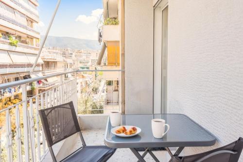 Spacious apt with 2 beds and 2 baths in Pagrati