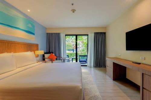 Postel nebo postele na pokoji v ubytování Holiday Inn Resort Phuket Surin Beach by IHG