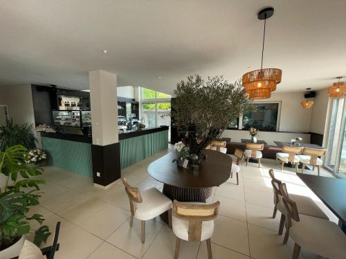 a dining room with a table and chairs at K&T Estates Resort & Spa, Frankfurt in Liederbach am Taunus