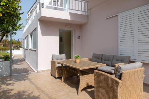 Rhodes Garden Retreat