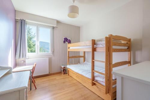 En eller flere senge i et værelse på L'Echo Bleu - Vue Montagne