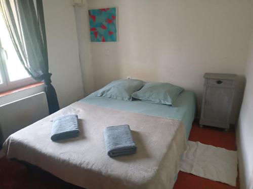 a bedroom with a bed with two towels on it at T2 La Treille avec extérieur non attenant in Allauch