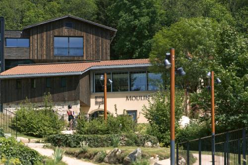 Κήπος έξω από το Le Moulin de Nouara