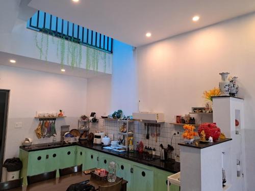 Η κουζίνα ή μικρή κουζίνα στο Marble Mountain Homestay - Earth Element