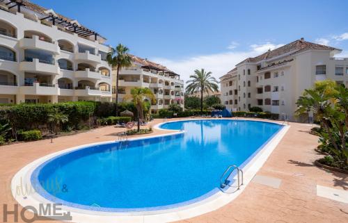 Hacienda Playa Elviria 300 m playa,jardin , 2 hab ,MARBELLA