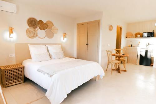 Postel nebo postele na pokoji v ubytování Auberge TAO