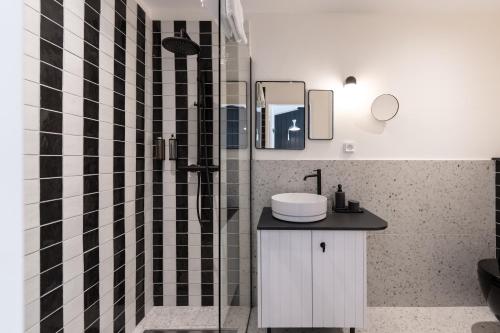 Bilik mandi di Doudou Hôtel