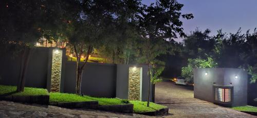 Κήπος έξω από το The KWASU Apartments