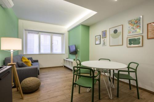 Quiet Navigli Apartment - Walk to Navigli - Tortona Design District - Salone del Mobile