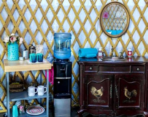 Fotografie z fotogalerie ubytování Charming Yurt Rental Nestled in the Forest near Friendsville, Maryland v destinaci Friendsville
