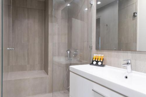 Entire Building in the Heart of Athens Sleeps 15 with Private Rooftop Terrace